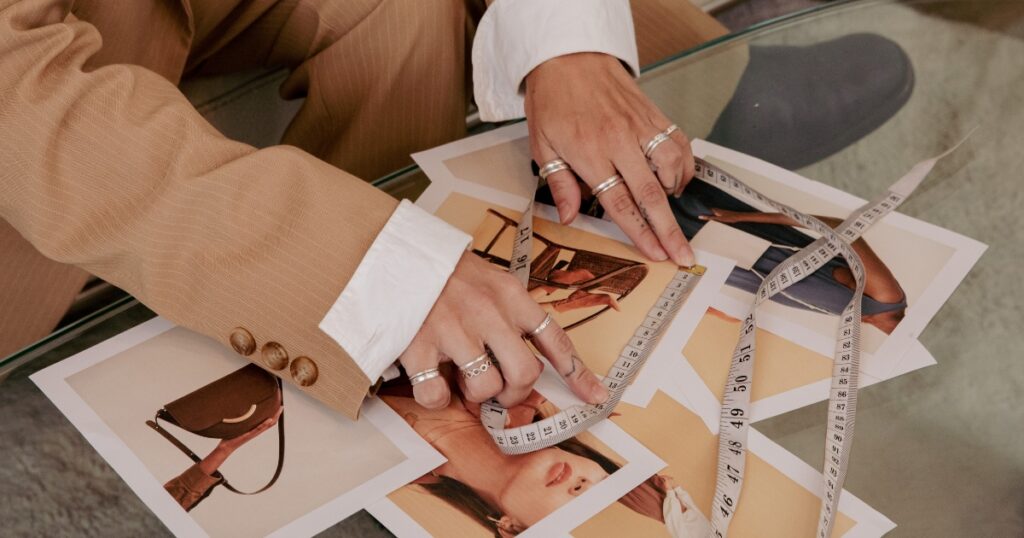 woman measuring a photo to put on her fashion blog